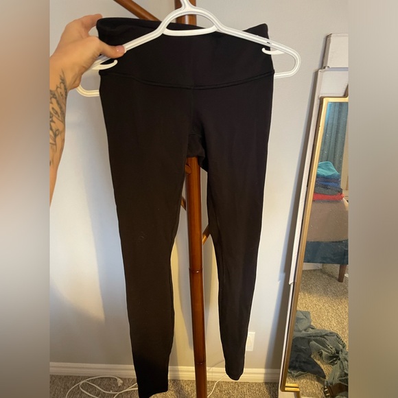 Lululemon Wunder Under - Picture 1 of 3